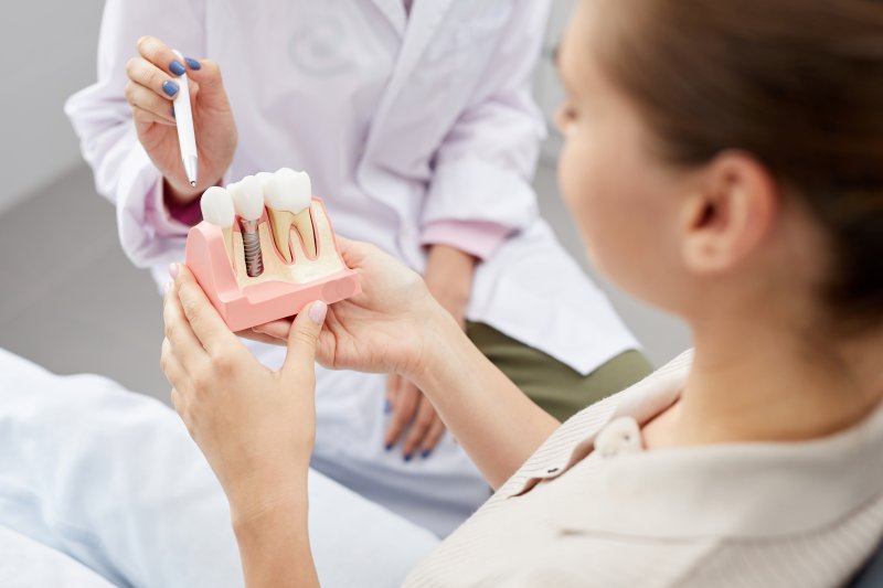 Patient holding model of dental implant